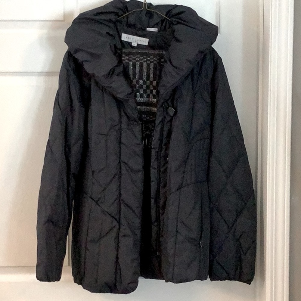 Ec…LARRY LEVINE. Down filled Jacket 
Size.  Medium